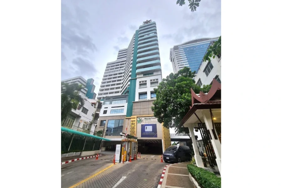 Tampak Luar Phyathai 2 Hospital 2