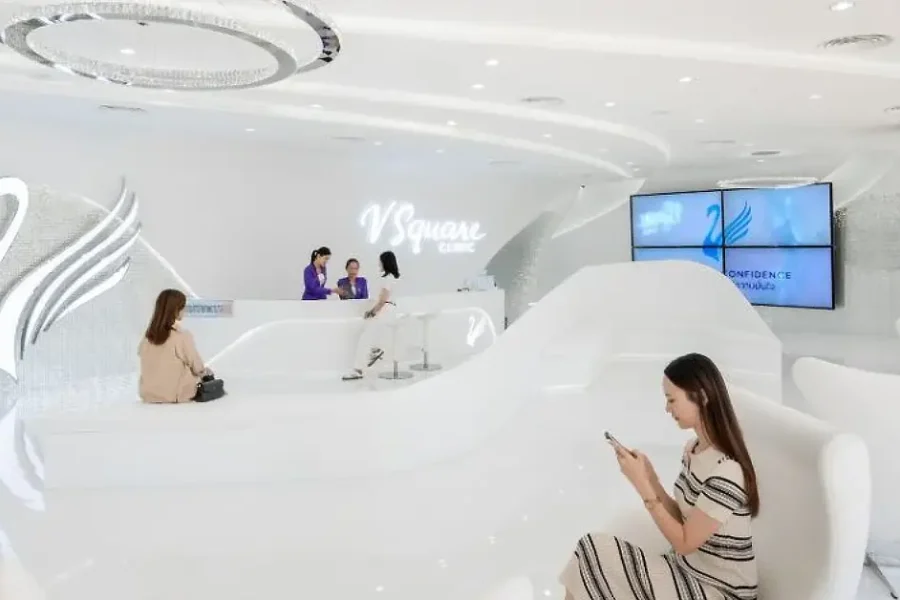 Resepsionis dan Ruang Tunggu V Square Clinic
