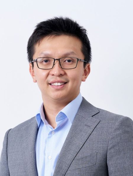 Dr Huang Yilun 450x595